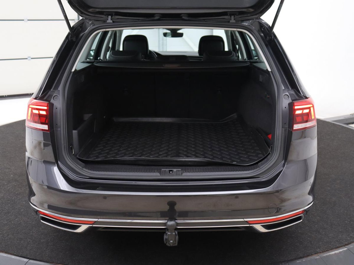 Volkswagen Passat Variant GTE 1.4 TSI PHEV GTE Business | SOH 93,9% | Trekhaak | Camera | LED | Apple Carplay | Massage Stoelen | Lederen bekleding
