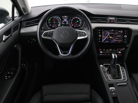 Volkswagen Passat Variant GTE 1.4 TSI PHEV GTE Business | SOH 93,9% | Trekhaak | Camera | LED | Apple Carplay | Massage Stoelen | Lederen bekleding