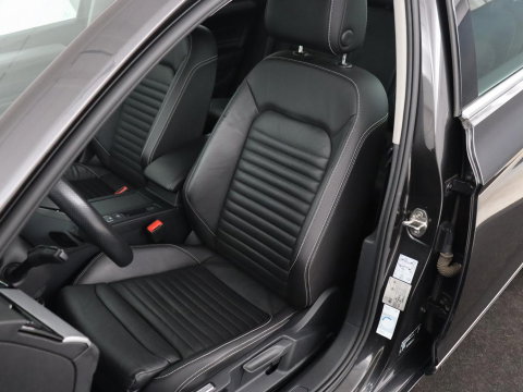 Volkswagen Passat Variant GTE 1.4 TSI PHEV GTE Business | SOH 93,9% | Trekhaak | Camera | LED | Apple Carplay | Massage Stoelen | Lederen bekleding