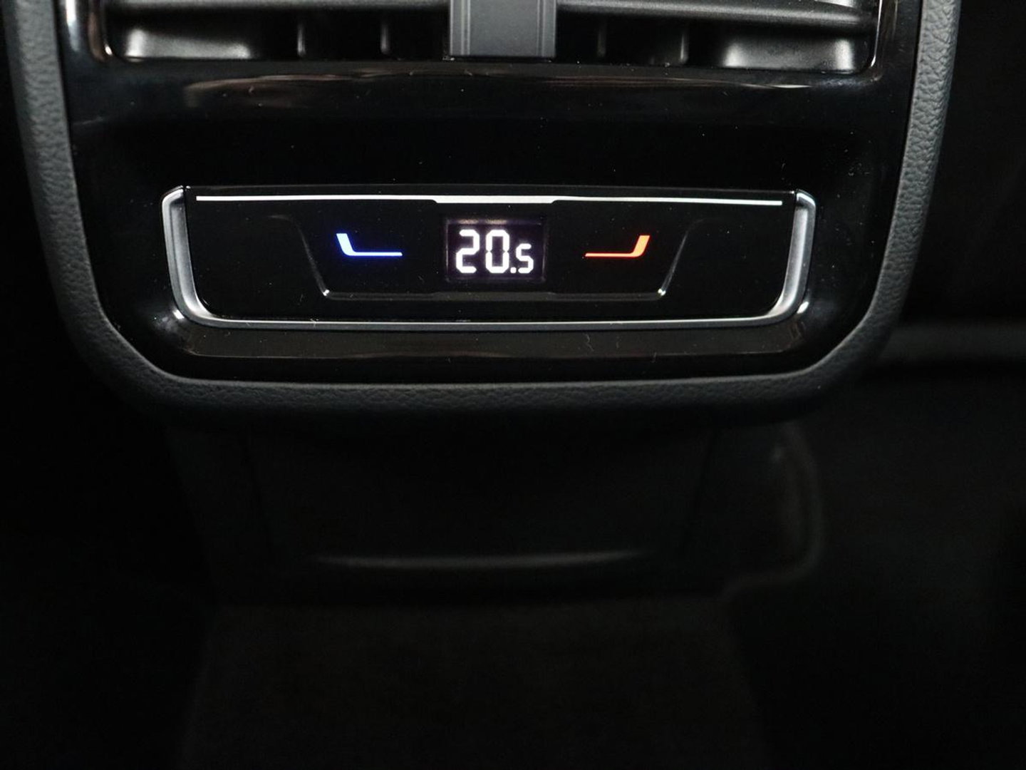 Volkswagen Passat Variant GTE 1.4 TSI PHEV GTE Business | SOH 93,9% | Trekhaak | Camera | LED | Apple Carplay | Massage Stoelen | Lederen bekleding