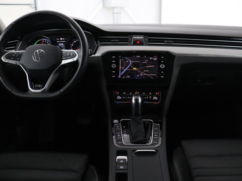 Volkswagen Passat Variant GTE 1.4 TSI PHEV GTE Business | SOH 93,9% | Trekhaak | Camera | LED | Apple Carplay | Massage Stoelen | Lederen bekleding