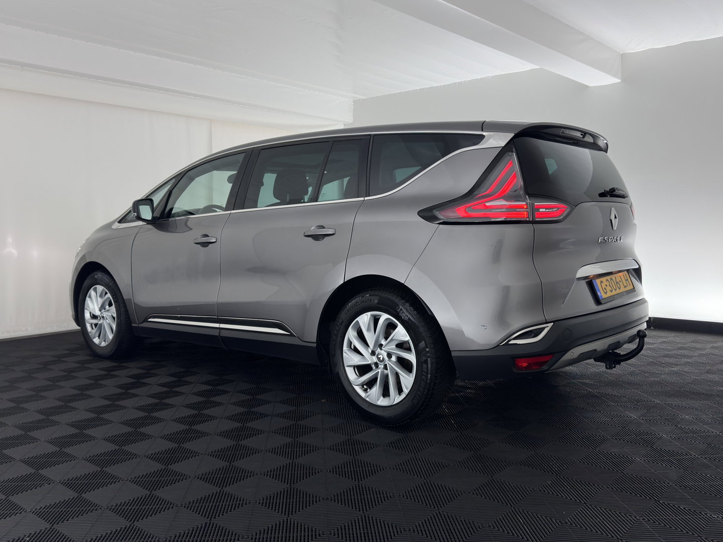 Renault Espace 1.6 dCi Dynamique 5p. *LEATHER-FABRIC | FULL-LED | BLIND-SPOT | HEATED-COMFORTSEATS | NAVI-FULLMAP | DAB+ | DIGI-COCKPIT | PDC | CRUISE | 18''ALU*