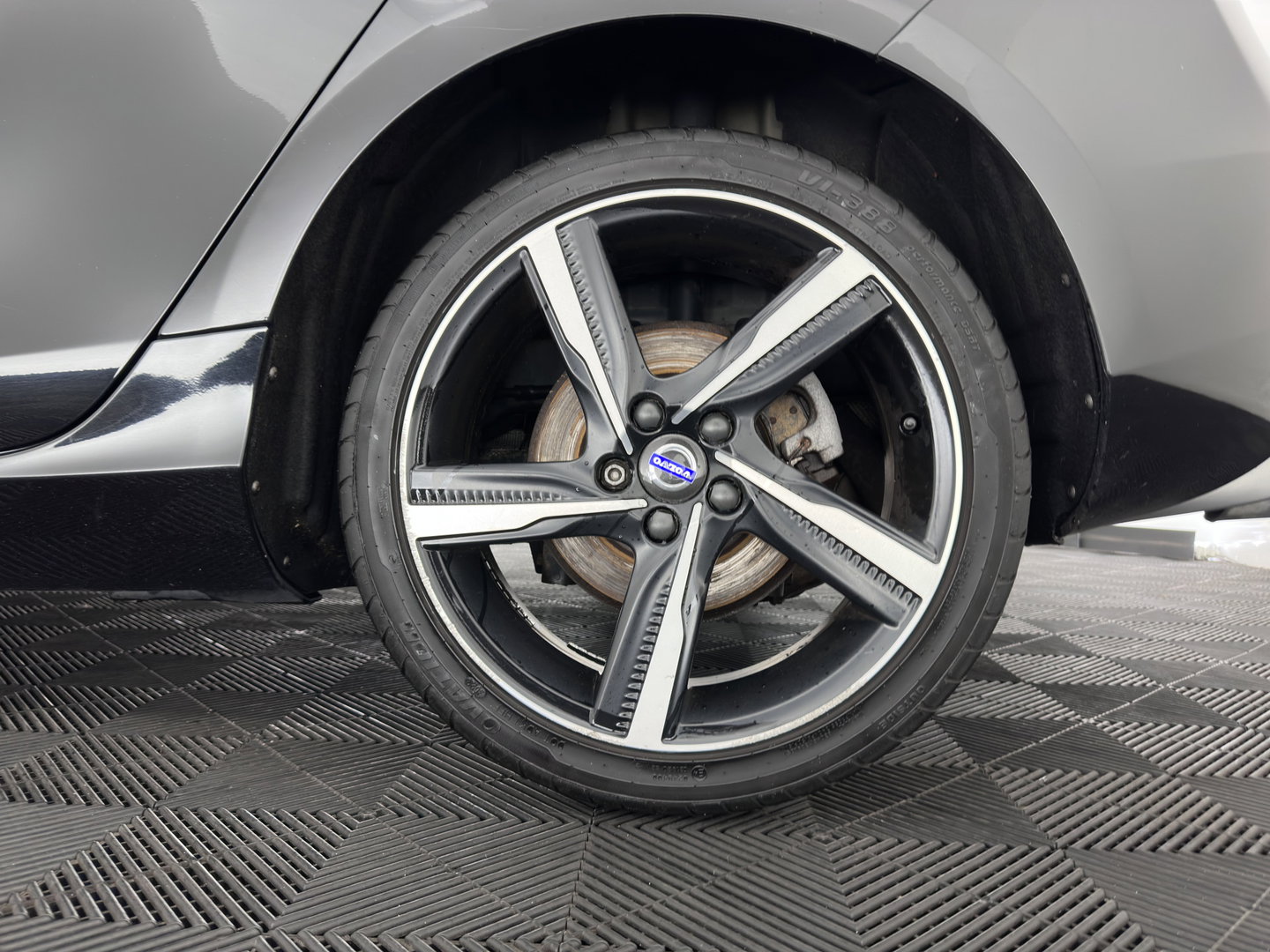 Volvo V40 2.0 D2 R-Design-Styling Business *LEATHER-MICROFIBRE | XENON | NAVI-FULLMAP | HEATED-SPORTSEATS | PRIVACY-GLASS | ECC | PDC | CRUISE | PREMIUM-AUDIO | TOWBAR | 18''ALU*