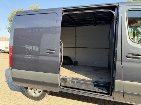 Mercedes-Benz Sprinter 314 2.2 CDI L1H1 Functional RWD / vaste prijs rijklaar € 19.950 ex btw / euro 6 / bpm vrij / lease vanaf € 336 / camera / climate control / trekhaak / grijs metallic !