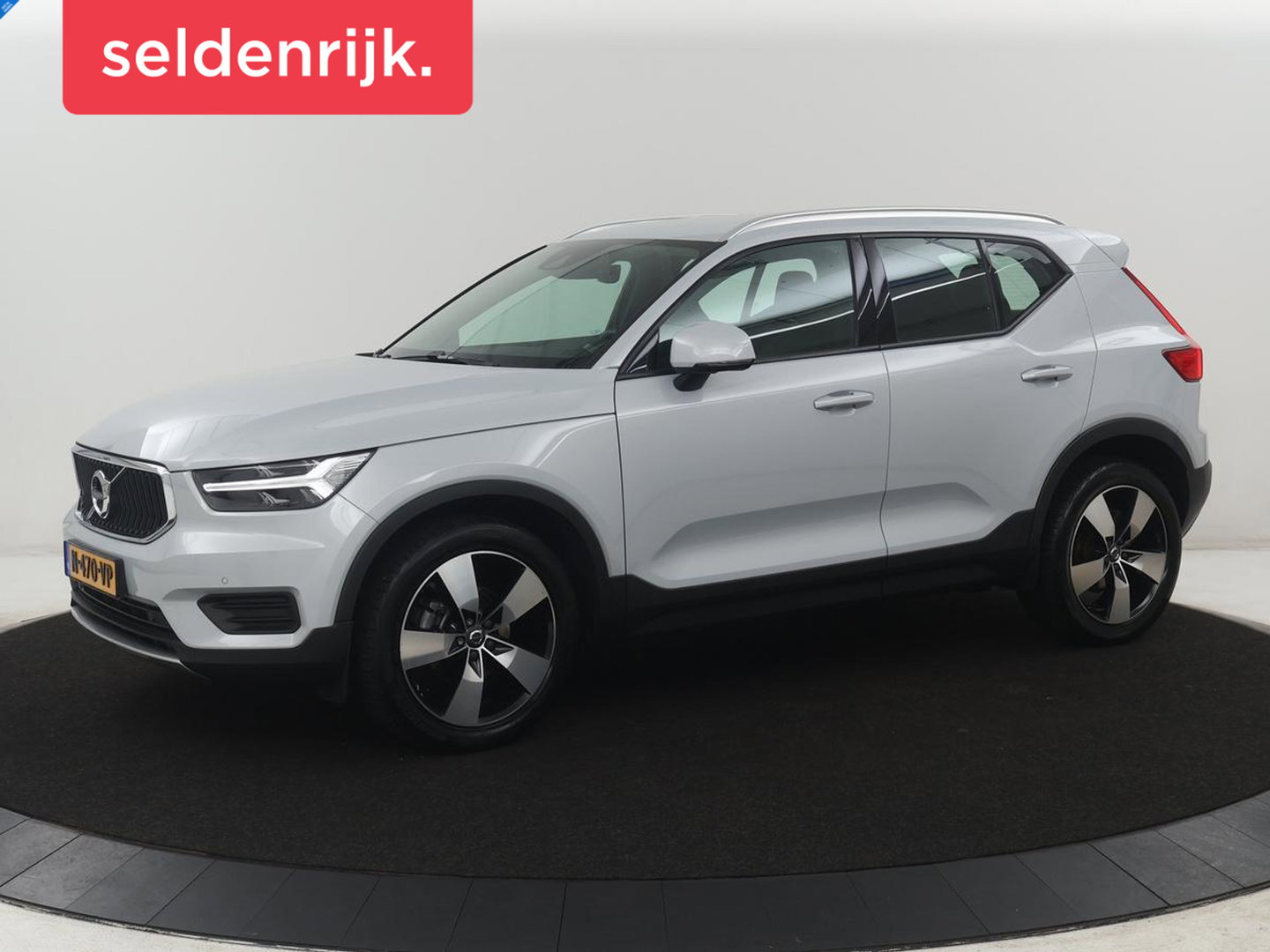 Volvo XC40 1.5 T3 Momentum Business | Glacier Silver | LED | Keyless Entry | Virtual Cockpit |
