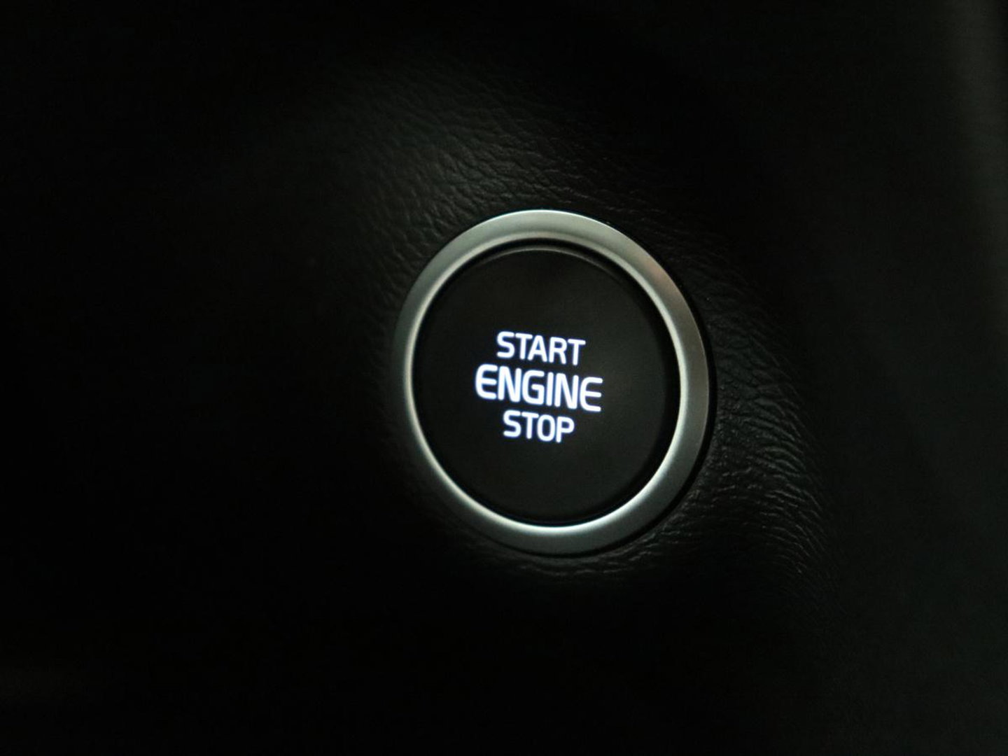 Volvo XC40 1.5 T3 Momentum Business | Glacier Silver | LED | Keyless Entry | Virtual Cockpit |