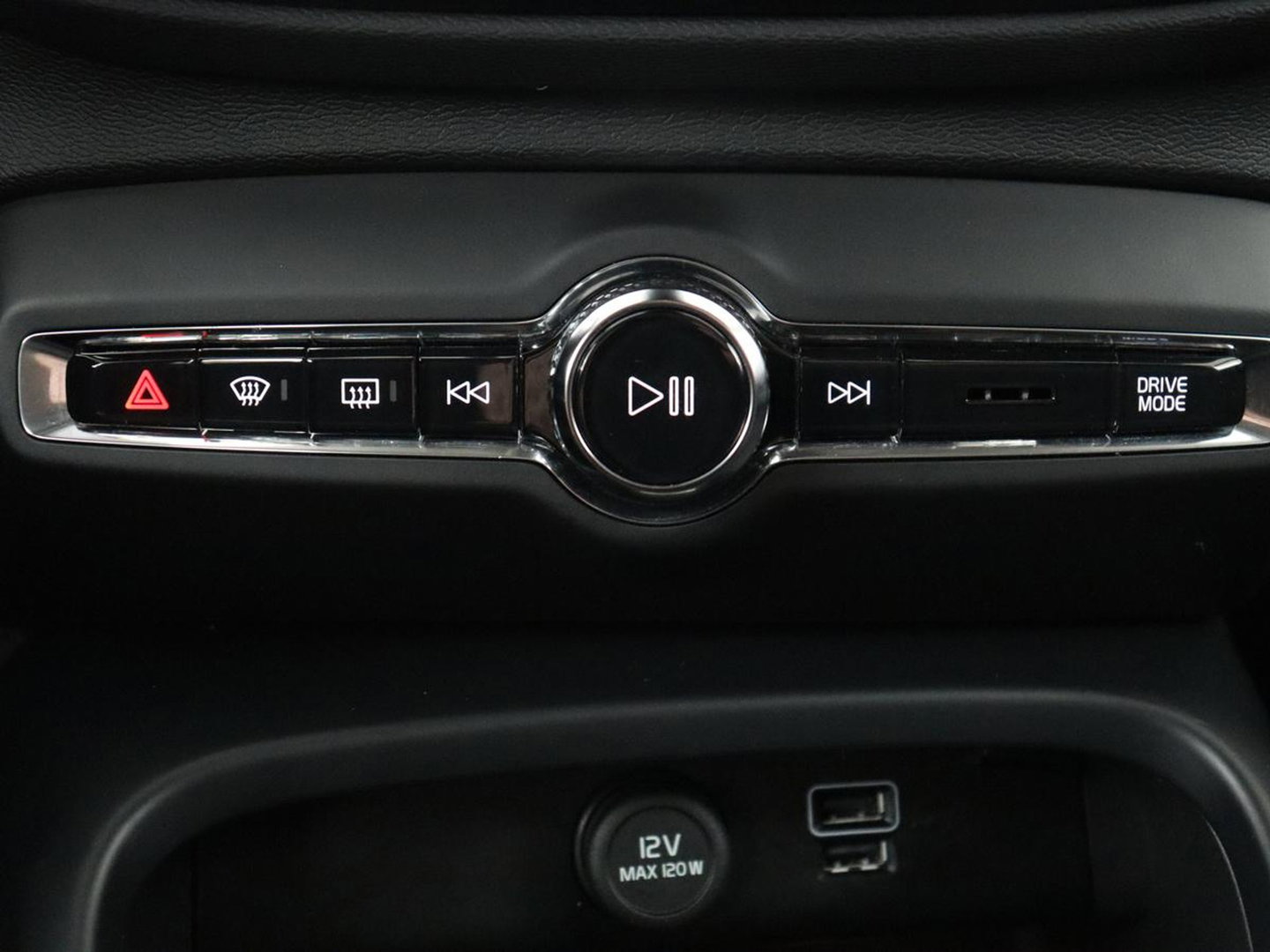 Volvo XC40 1.5 T3 Momentum Business | Glacier Silver | LED | Keyless Entry | Virtual Cockpit |