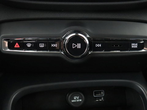 Volvo XC40 1.5 T3 Momentum Business | Glacier Silver | LED | Keyless Entry | Virtual Cockpit |