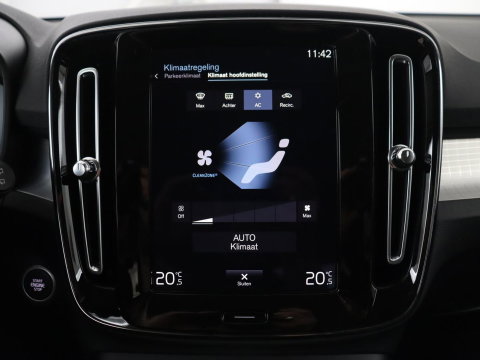 Volvo XC40 1.5 T3 Momentum Business | Glacier Silver | LED | Keyless Entry | Virtual Cockpit |
