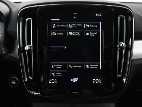 Volvo XC40 1.5 T3 Momentum Business | Glacier Silver | LED | Keyless Entry | Virtual Cockpit |