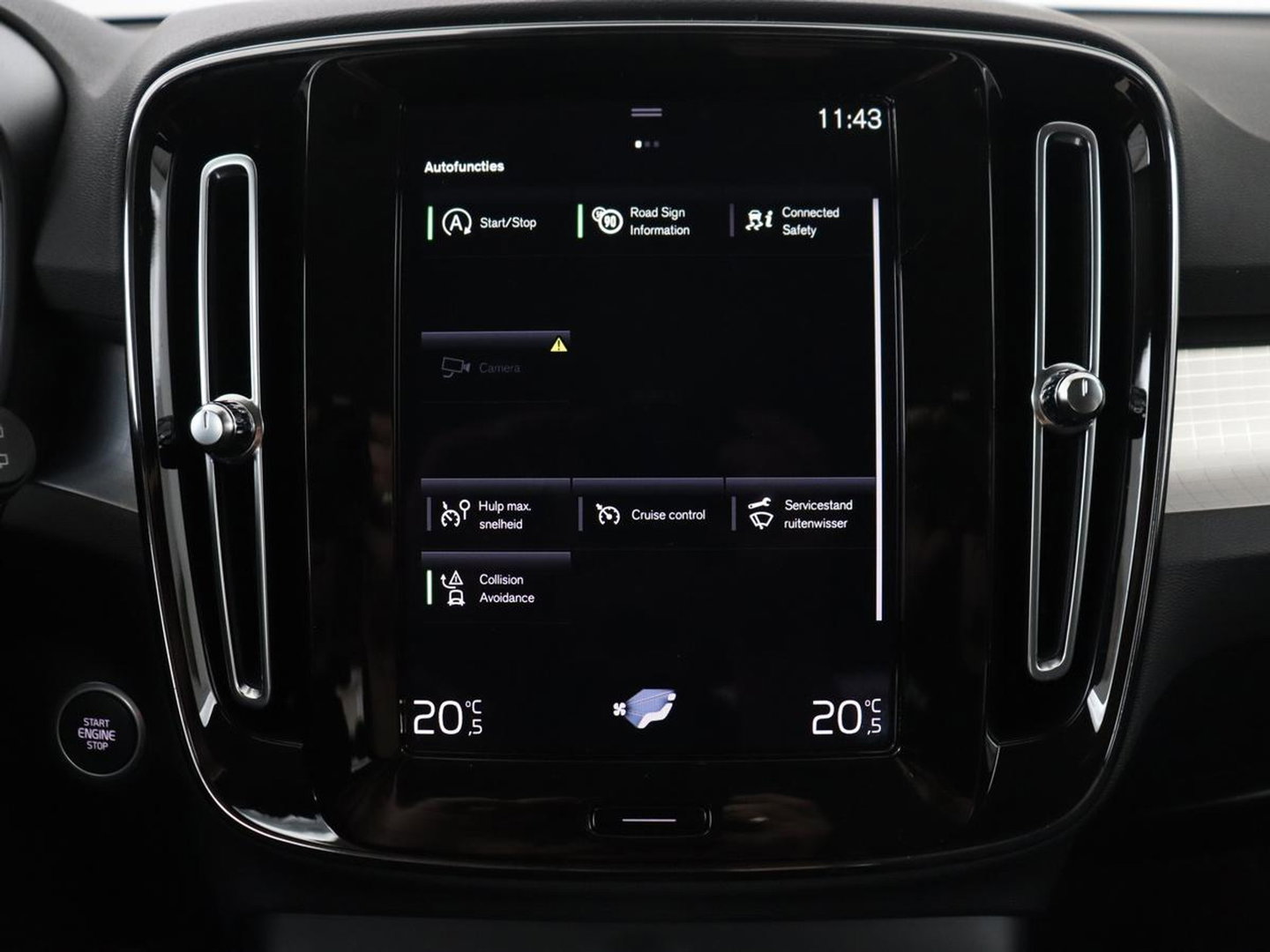 Volvo XC40 1.5 T3 Momentum Business | Glacier Silver | LED | Keyless Entry | Virtual Cockpit |