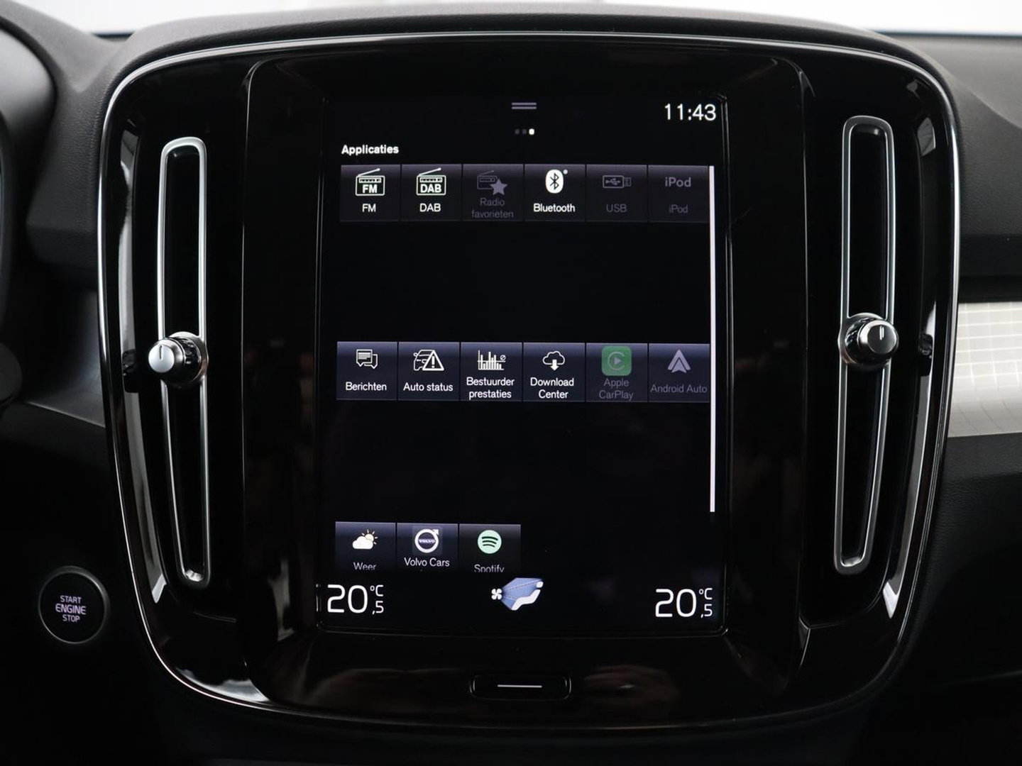 Volvo XC40 1.5 T3 Momentum Business | Glacier Silver | LED | Keyless Entry | Virtual Cockpit |