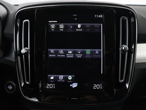 Volvo XC40 1.5 T3 Momentum Business | Glacier Silver | LED | Keyless Entry | Virtual Cockpit |