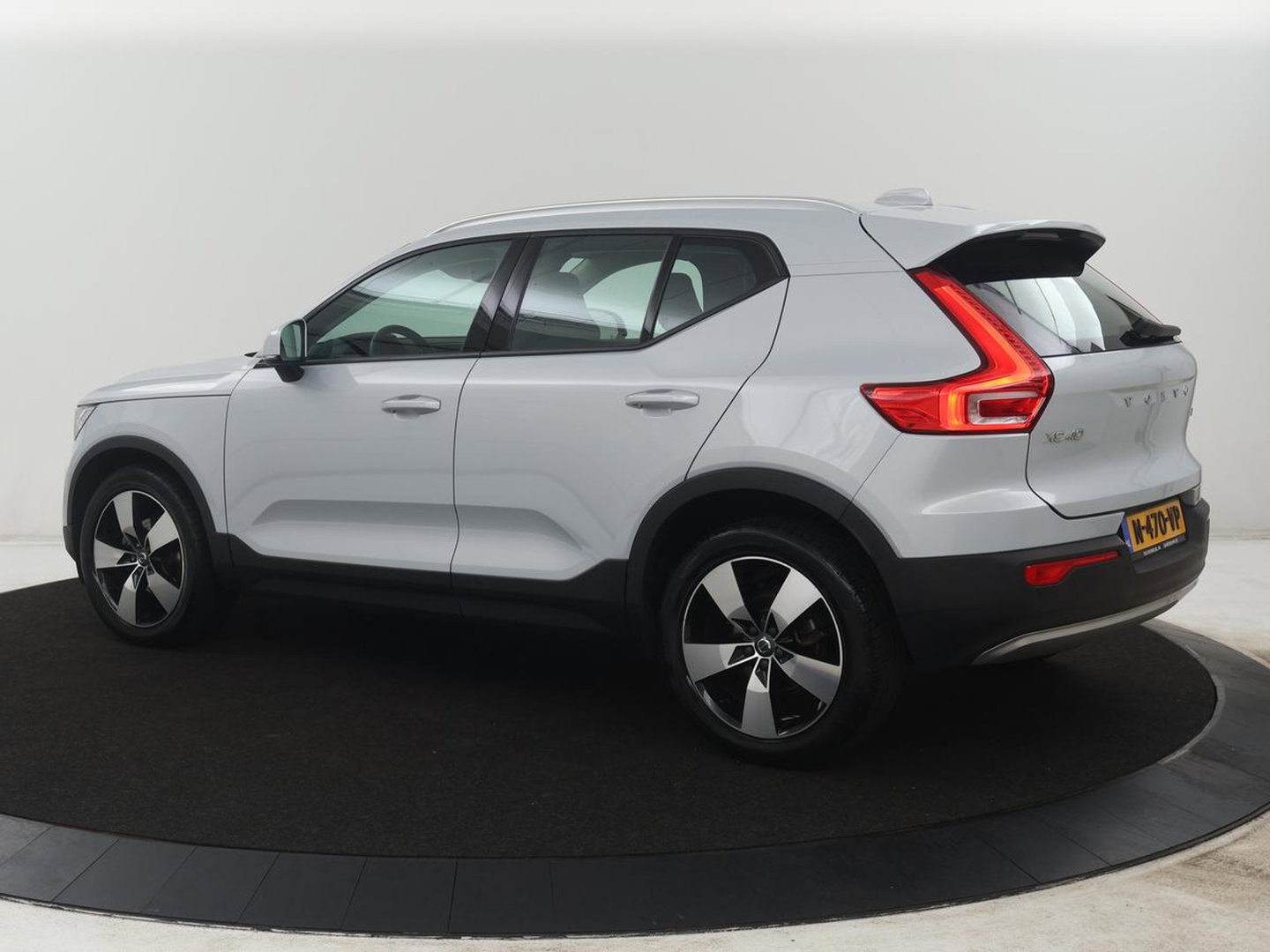 Volvo XC40 1.5 T3 Momentum Business | Glacier Silver | LED | Keyless Entry | Virtual Cockpit |