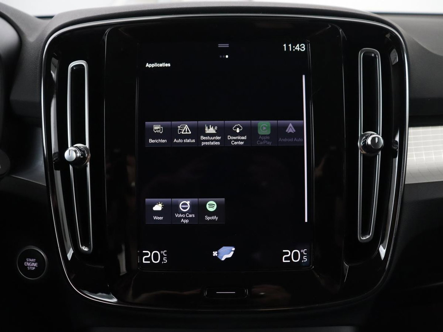 Volvo XC40 1.5 T3 Momentum Business | Glacier Silver | LED | Keyless Entry | Virtual Cockpit |