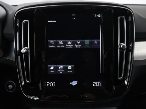 Volvo XC40 1.5 T3 Momentum Business | Glacier Silver | LED | Keyless Entry | Virtual Cockpit |