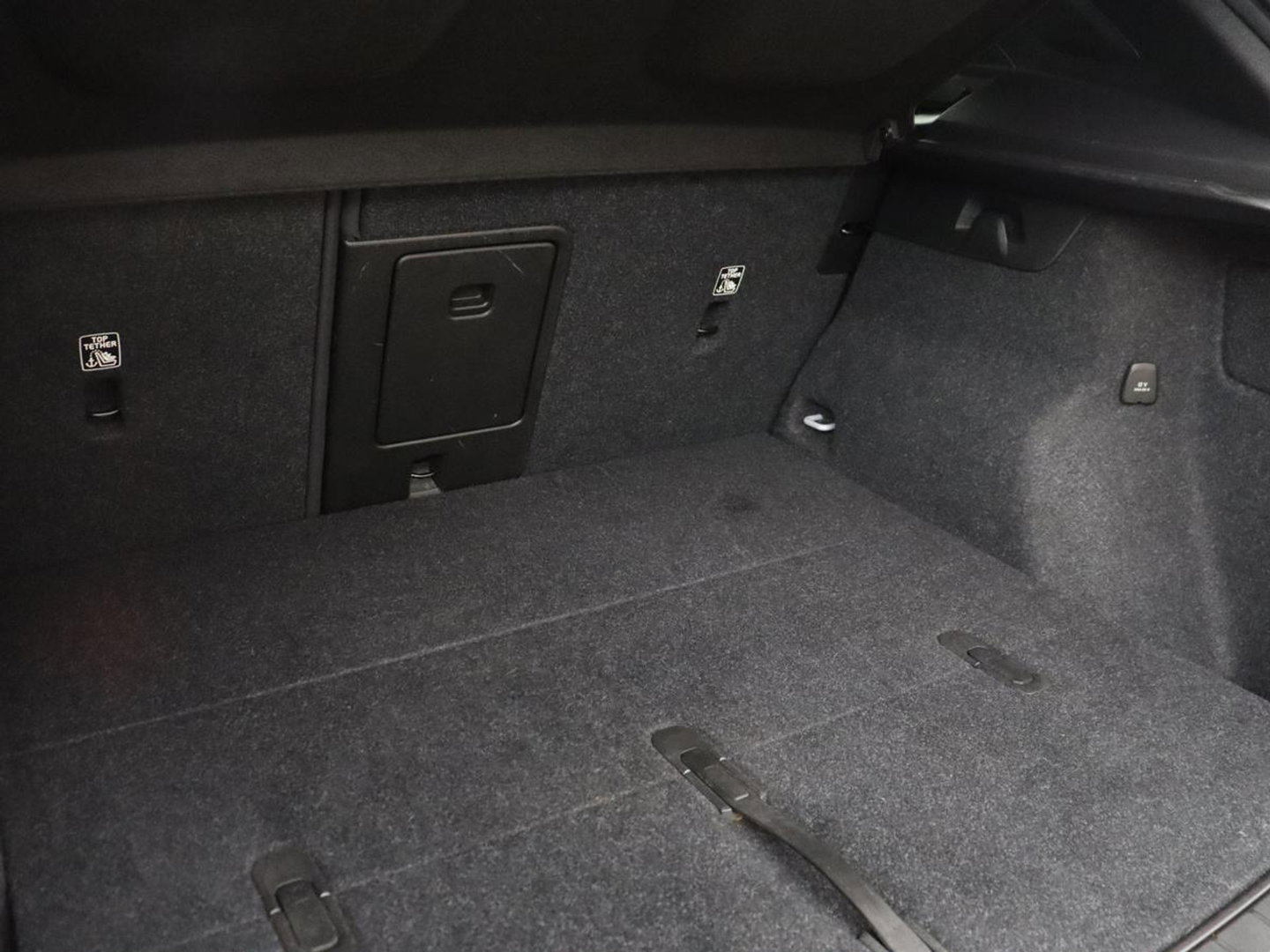 Volvo XC40 1.5 T3 Momentum Business | Glacier Silver | LED | Keyless Entry | Virtual Cockpit |
