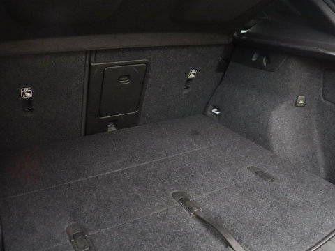 Volvo XC40 1.5 T3 Momentum Business | Glacier Silver | LED | Keyless Entry | Virtual Cockpit |
