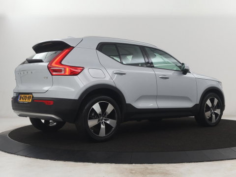 Volvo XC40 1.5 T3 Momentum Business | Glacier Silver | LED | Keyless Entry | Virtual Cockpit |