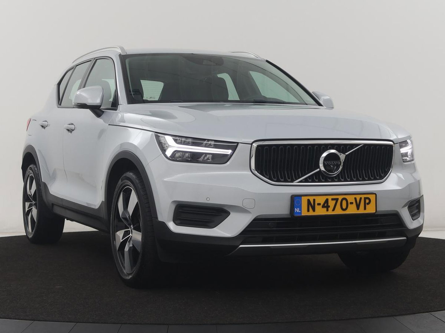 Volvo XC40 1.5 T3 Momentum Business | Glacier Silver | LED | Keyless Entry | Virtual Cockpit |