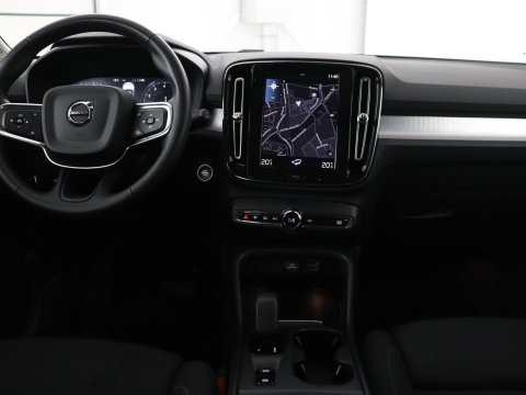 Volvo XC40 1.5 T3 Momentum Business | Glacier Silver | LED | Keyless Entry | Virtual Cockpit |