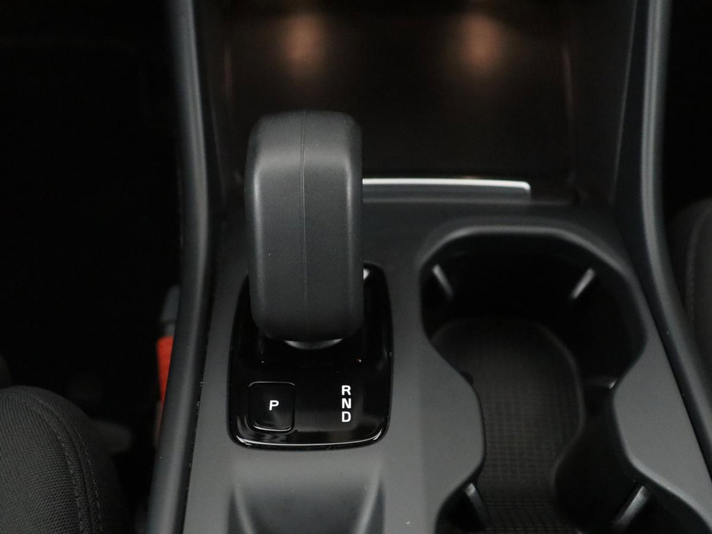 Volvo XC40 1.5 T3 Momentum Business | Glacier Silver | LED | Keyless Entry | Virtual Cockpit |
