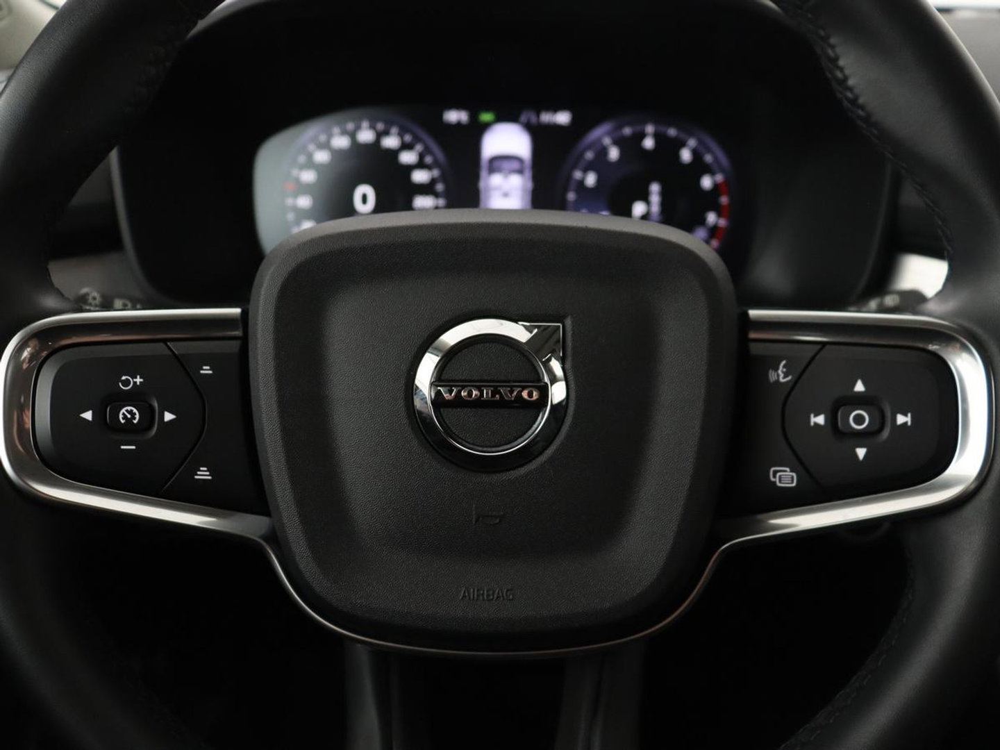 Volvo XC40 1.5 T3 Momentum Business | Glacier Silver | LED | Keyless Entry | Virtual Cockpit |