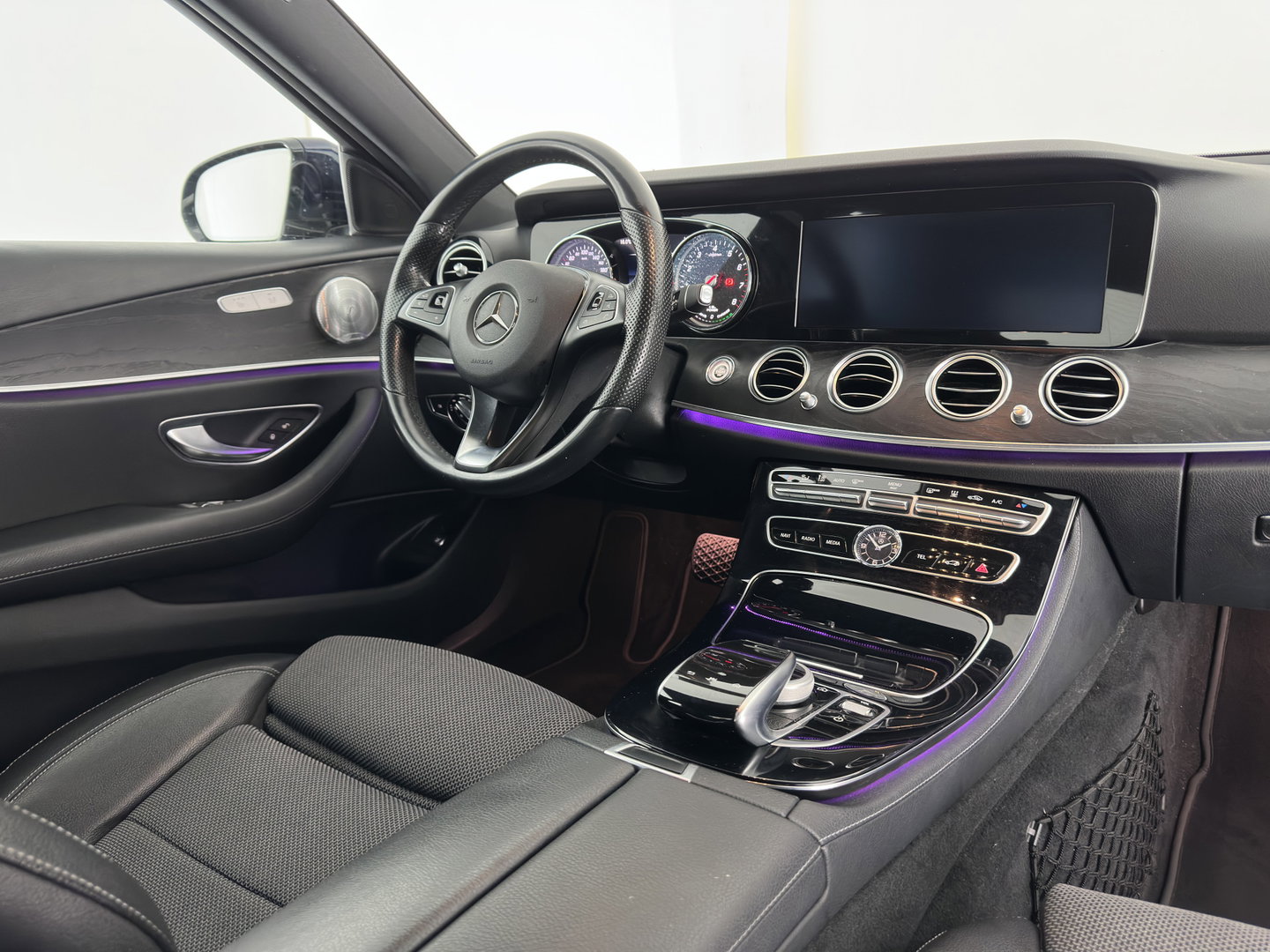 Mercedes-Benz E-Klasse 350 e Lease Edition (Plug-In) {SoH-81%} Aut. *LEATHER-FABRIC | FULL-LED | BURMESTER-AUDIO | TOPVIEW | HEATED-SPORTSEATS | AMBIENTLIGHT | NAVI-FULLMAP | AIRMATIC | SHIFTPADDLES | ECC | PDC | CRUISE | 18''ALU*