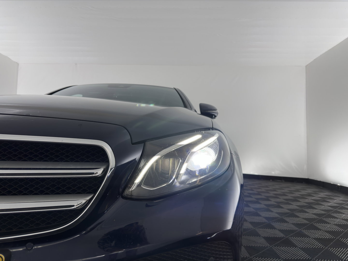 Mercedes-Benz E-Klasse 350 e Lease Edition (Plug-In) {SoH-81%} Aut. *LEATHER-FABRIC | FULL-LED | BURMESTER-AUDIO | TOPVIEW | HEATED-SPORTSEATS | AMBIENTLIGHT | NAVI-FULLMAP | AIRMATIC | SHIFTPADDLES | ECC | PDC | CRUISE | 18''ALU*