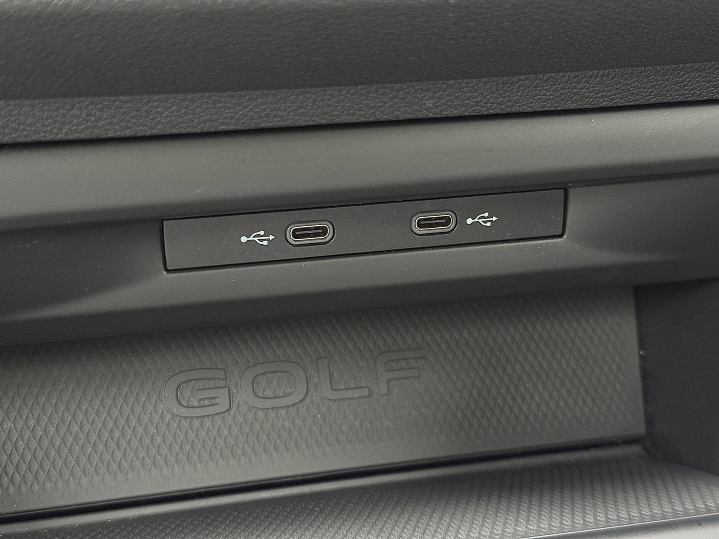 Volkswagen Golf 2.0 TSI GTI | Panoramadak | Adaptieve Cruise Control | Sfeerverlichting | Apple Carplay