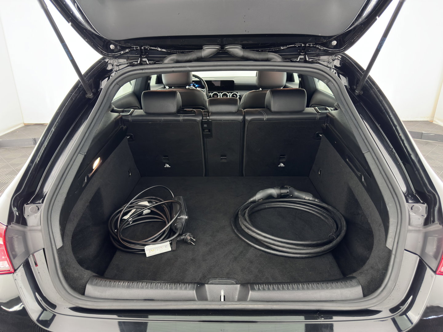 Mercedes-Benz CLA-Klasse Shooting Brake 250 e Business Line (Plug-in) (INCL.BTW) Aut. *LEATHER-FABRIC | FULL-LED | HEATED-COMFORTSEATS | DIGI-COCKPIT | DAB+ | NAVI-FULLMAP | CAMERA | SHIFTPADDLES | 17''ALU | TOWBAR*