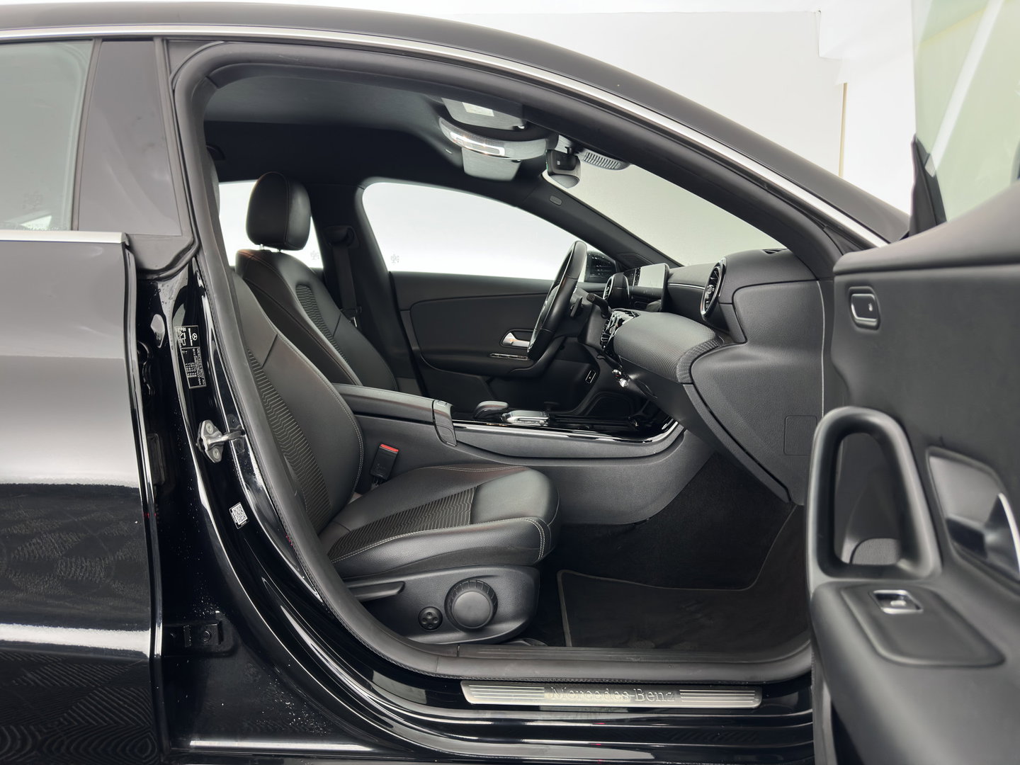 Mercedes-Benz CLA-Klasse Shooting Brake 250 e Business Line (Plug-in) (INCL.BTW) Aut. *LEATHER-FABRIC | FULL-LED | HEATED-COMFORTSEATS | DIGI-COCKPIT | DAB+ | NAVI-FULLMAP | CAMERA | SHIFTPADDLES | 17''ALU | TOWBAR*