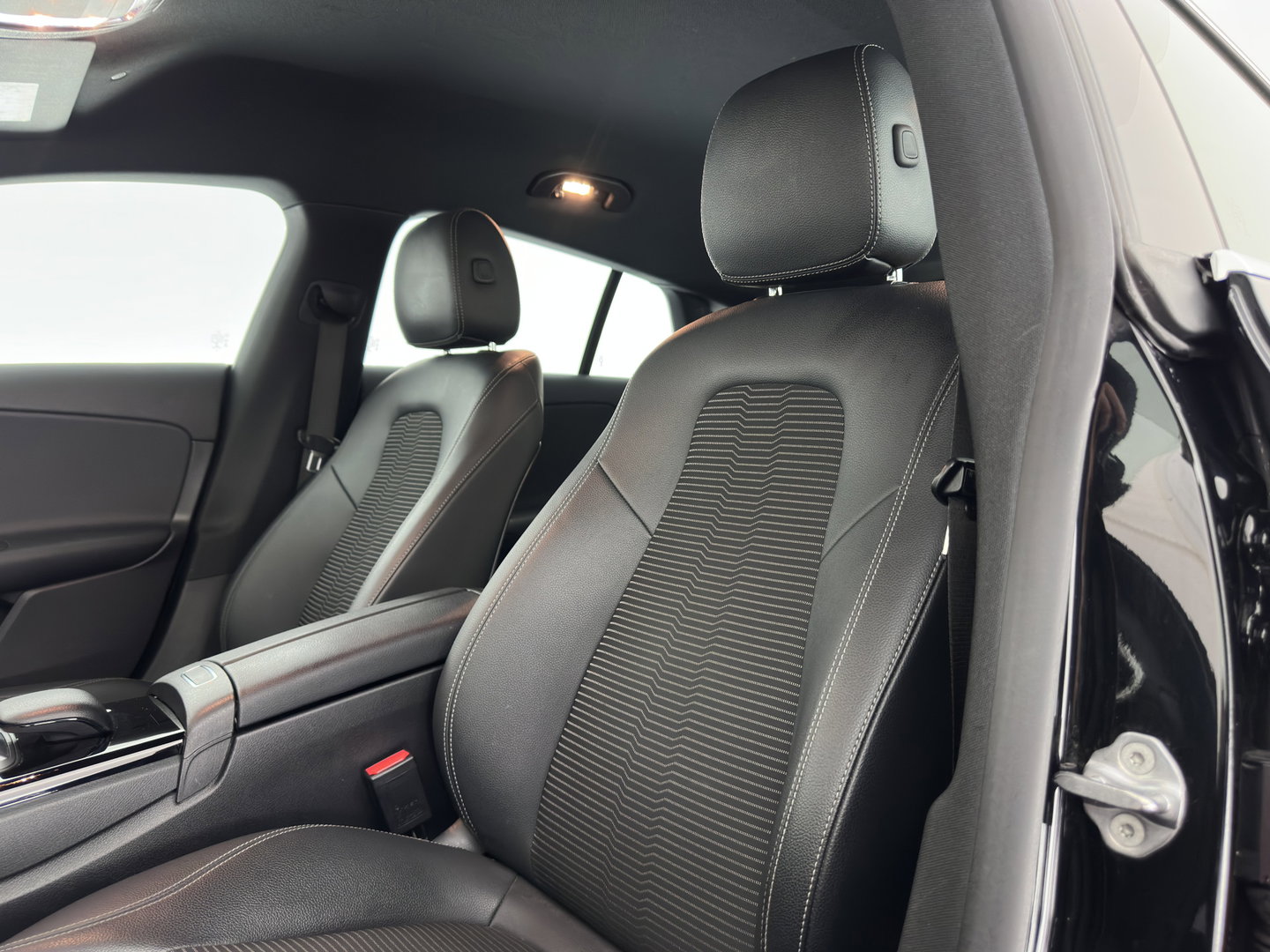 Mercedes-Benz CLA-Klasse Shooting Brake 250 e Business Line (Plug-in) (INCL.BTW) Aut. *LEATHER-FABRIC | FULL-LED | HEATED-COMFORTSEATS | DIGI-COCKPIT | DAB+ | NAVI-FULLMAP | CAMERA | SHIFTPADDLES | 17''ALU | TOWBAR*