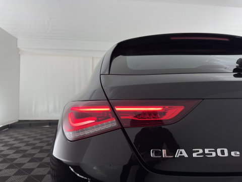 Mercedes-Benz CLA-Klasse Shooting Brake 250 e Business Line (Plug-in) (INCL.BTW) Aut. *LEATHER-FABRIC | FULL-LED | HEATED-COMFORTSEATS | DIGI-COCKPIT | DAB+ | NAVI-FULLMAP | CAMERA | SHIFTPADDLES | 17''ALU | TOWBAR*