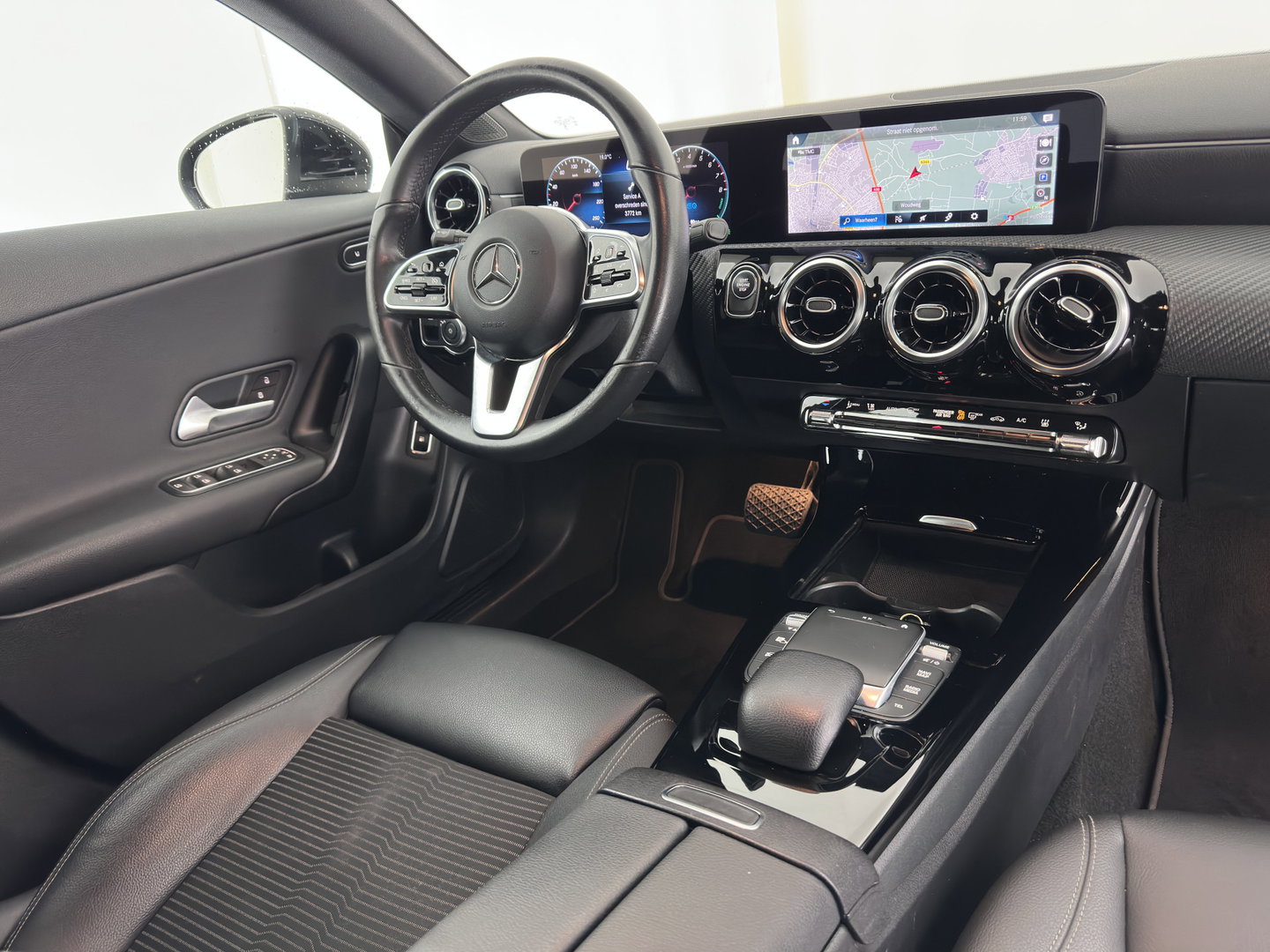 Mercedes-Benz CLA-Klasse Shooting Brake 250 e Business Line (Plug-in) (INCL.BTW) Aut. *LEATHER-FABRIC | FULL-LED | HEATED-COMFORTSEATS | DIGI-COCKPIT | DAB+ | NAVI-FULLMAP | CAMERA | SHIFTPADDLES | 17''ALU | TOWBAR*