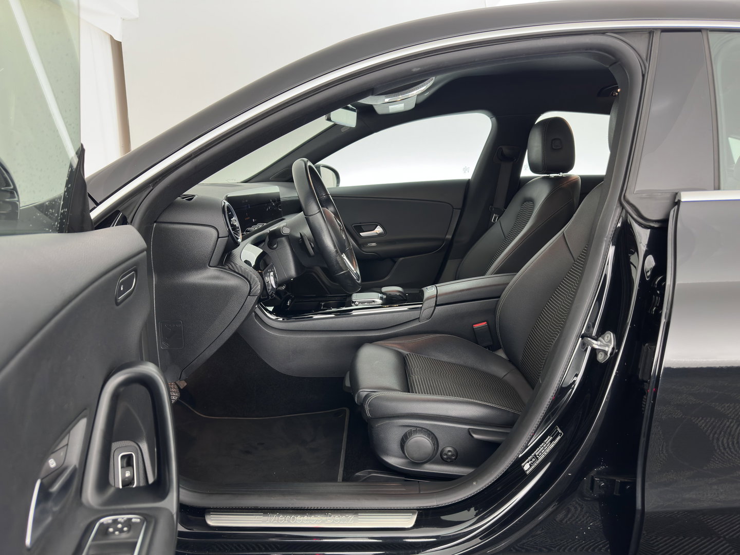 Mercedes-Benz CLA-Klasse Shooting Brake 250 e Business Line (Plug-in) (INCL.BTW) Aut. *LEATHER-FABRIC | FULL-LED | HEATED-COMFORTSEATS | DIGI-COCKPIT | DAB+ | NAVI-FULLMAP | CAMERA | SHIFTPADDLES | 17''ALU | TOWBAR*