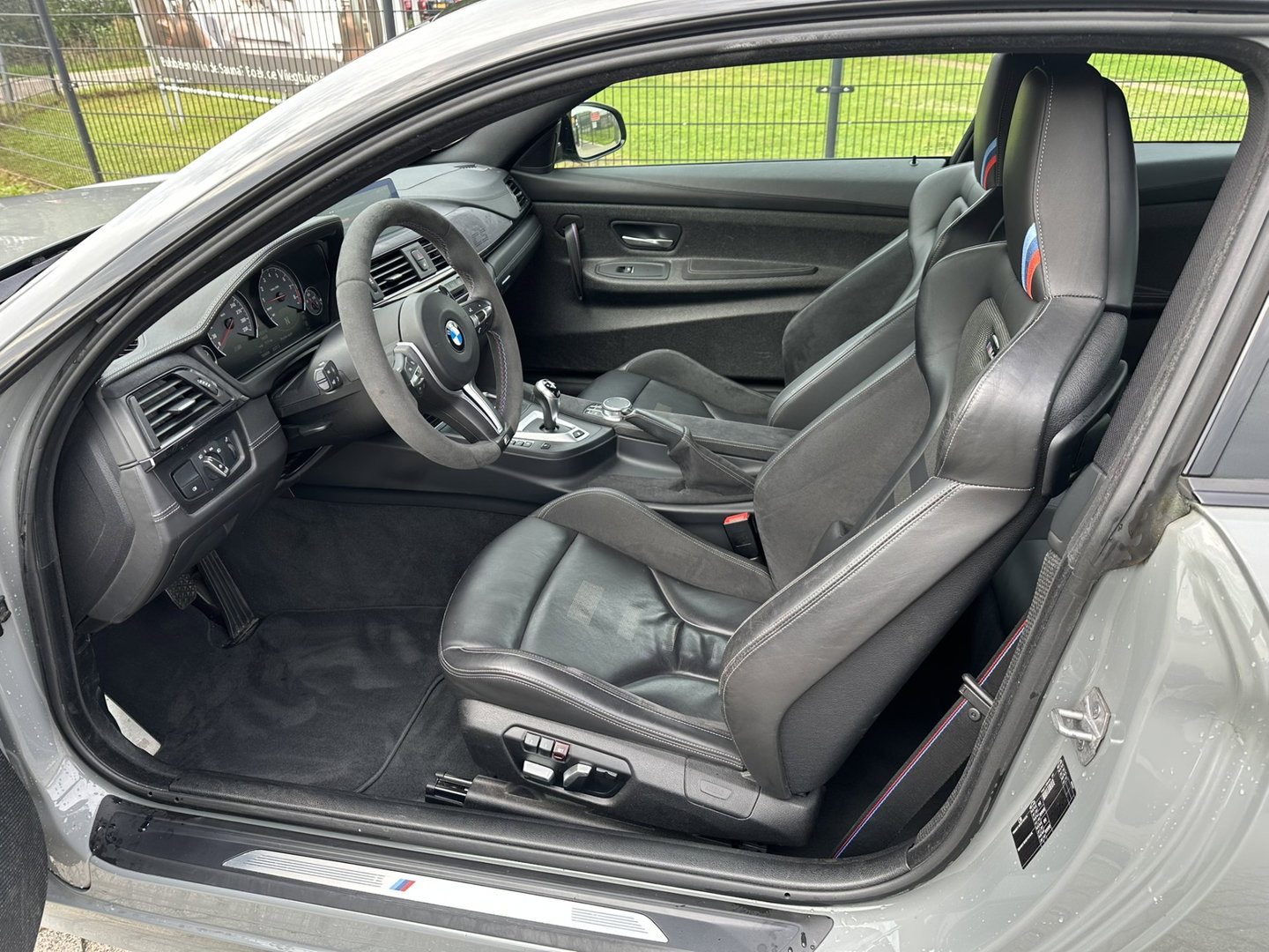 BMW M4 CS Aut. *CERAMIC-BRAKES | HEAD-UP | FULL-LED | CARBON-PACK | LEATHER-MICROFIBRE | HEATED-SPORTSEATS | HIFI-SOUND | CAMERA | NAVI-FULLMAP | 19&20''ALU | ECC | PDC*