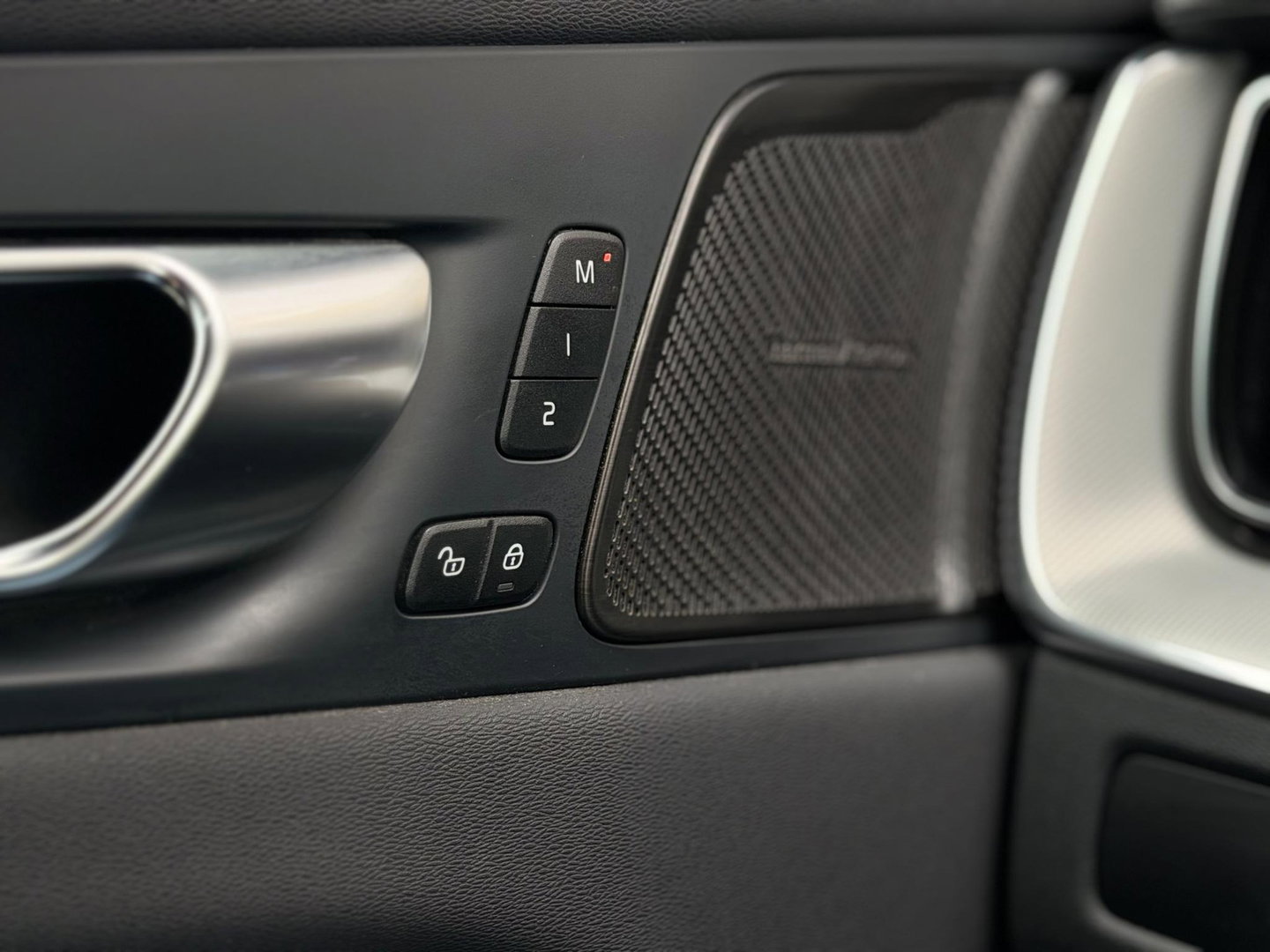 Volvo XC60 2.0 T8 455 PK Plug-in hybrid AWD Ultra Black Ed. |Luchtvering|Nappa/Massage/Ventilatie|Trekhaak