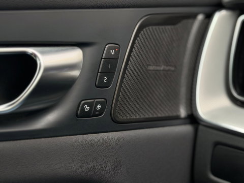 Volvo XC60 2.0 T8 455 PK Plug-in hybrid AWD Ultra Black Ed. |Luchtvering|Nappa/Massage/Ventilatie|Trekhaak