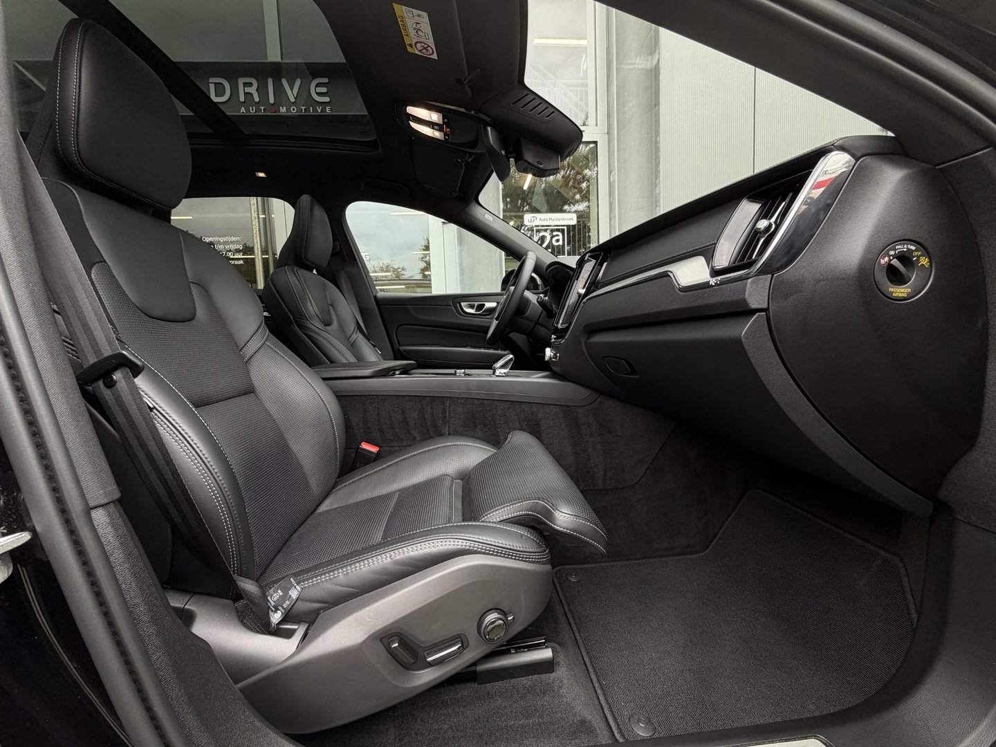 Volvo XC60 2.0 T8 455 PK Plug-in hybrid AWD Ultra Black Ed. |Luchtvering|Nappa/Massage/Ventilatie|Trekhaak