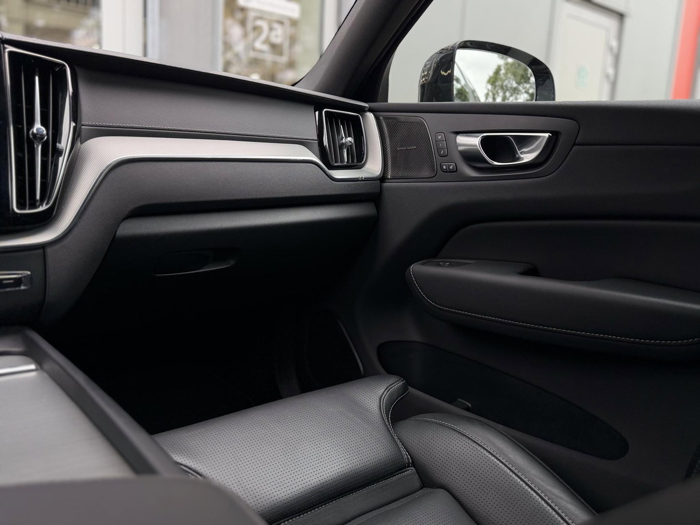 Volvo XC60 2.0 T8 455 PK Plug-in hybrid AWD Ultra Black Ed. |Luchtvering|Nappa/Massage/Ventilatie|Trekhaak
