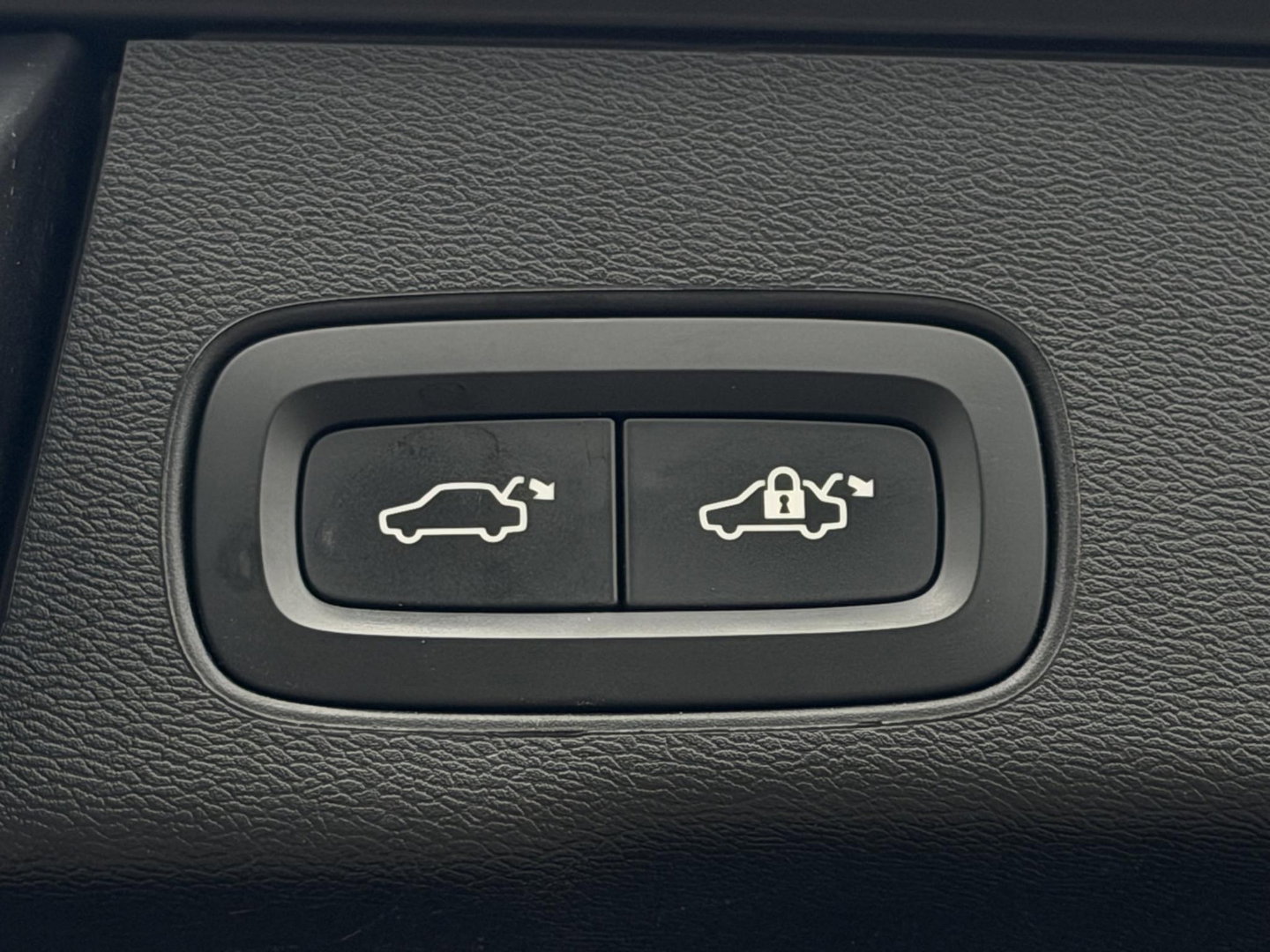 Volvo XC60 2.0 T8 455 PK Plug-in hybrid AWD Ultra Black Ed. |Luchtvering|Nappa/Massage/Ventilatie|Trekhaak