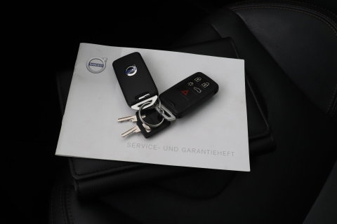 Volvo XC60 2.4 D4 Summum | 5-cilinder | Panoramadak | Trekhaak | Camera | Navigatie | Stoelverwarming | Verwarmde voorruit