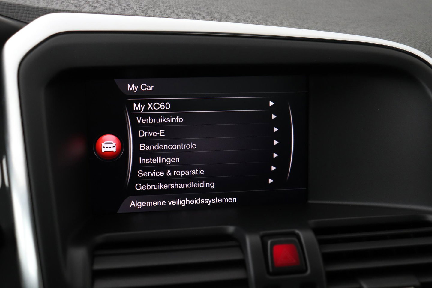 Volvo XC60 2.4 D4 Summum | 5-cilinder | Panoramadak | Trekhaak | Camera | Navigatie | Stoelverwarming | Verwarmde voorruit