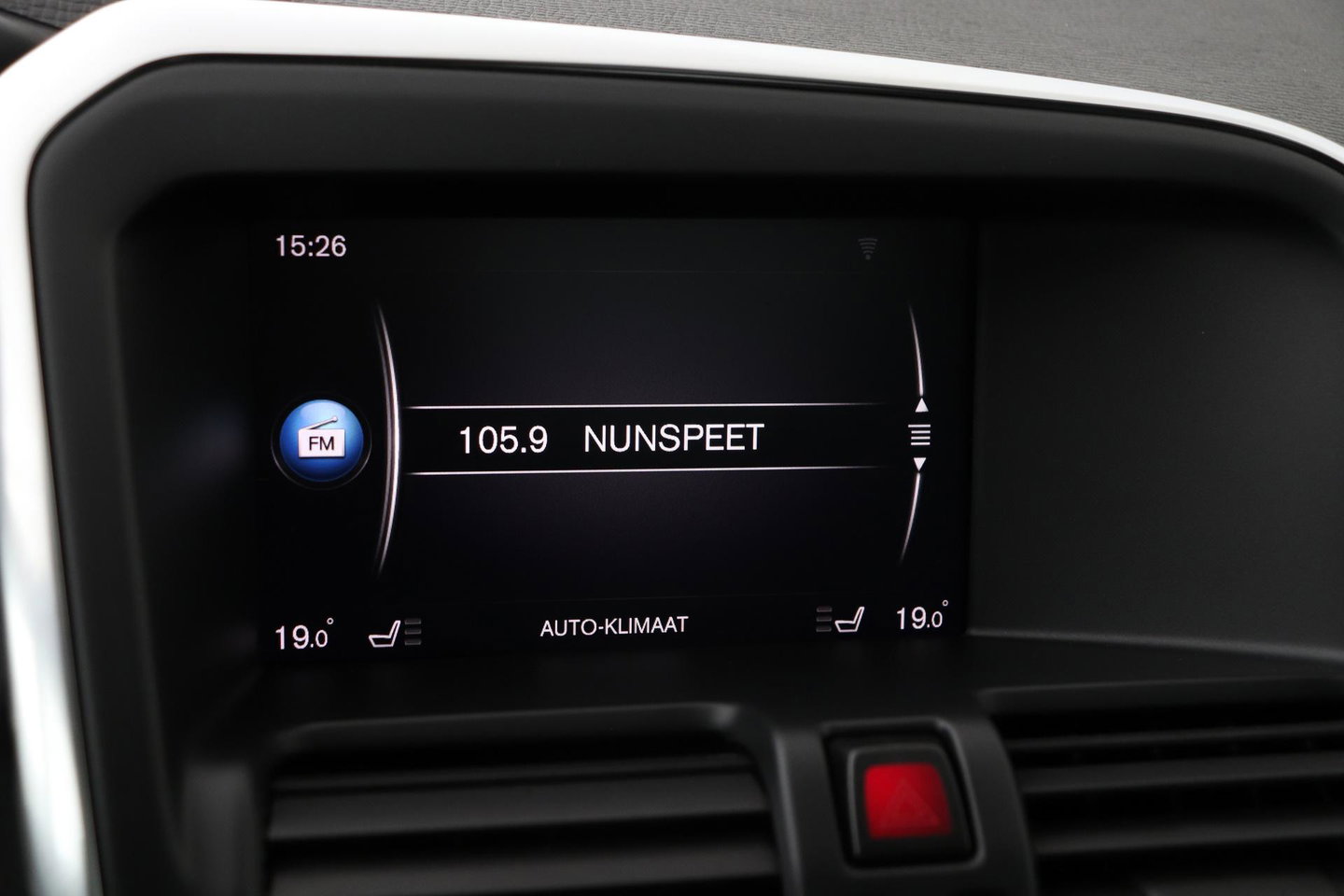 Volvo XC60 2.4 D4 Summum | 5-cilinder | Panoramadak | Trekhaak | Camera | Navigatie | Stoelverwarming | Verwarmde voorruit