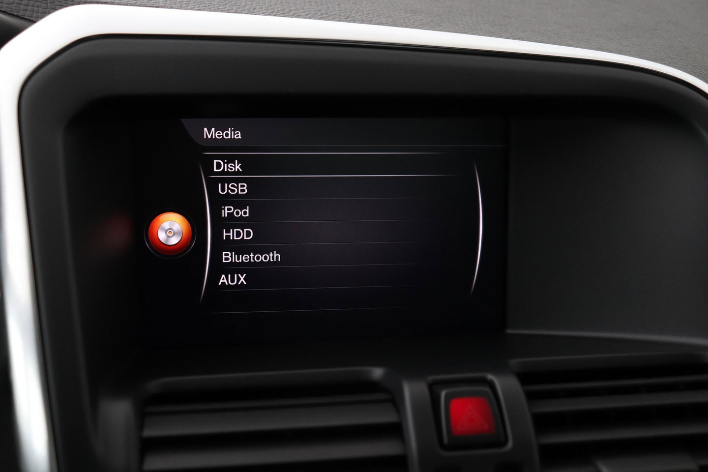 Volvo XC60 2.4 D4 Summum | 5-cilinder | Panoramadak | Trekhaak | Camera | Navigatie | Stoelverwarming | Verwarmde voorruit