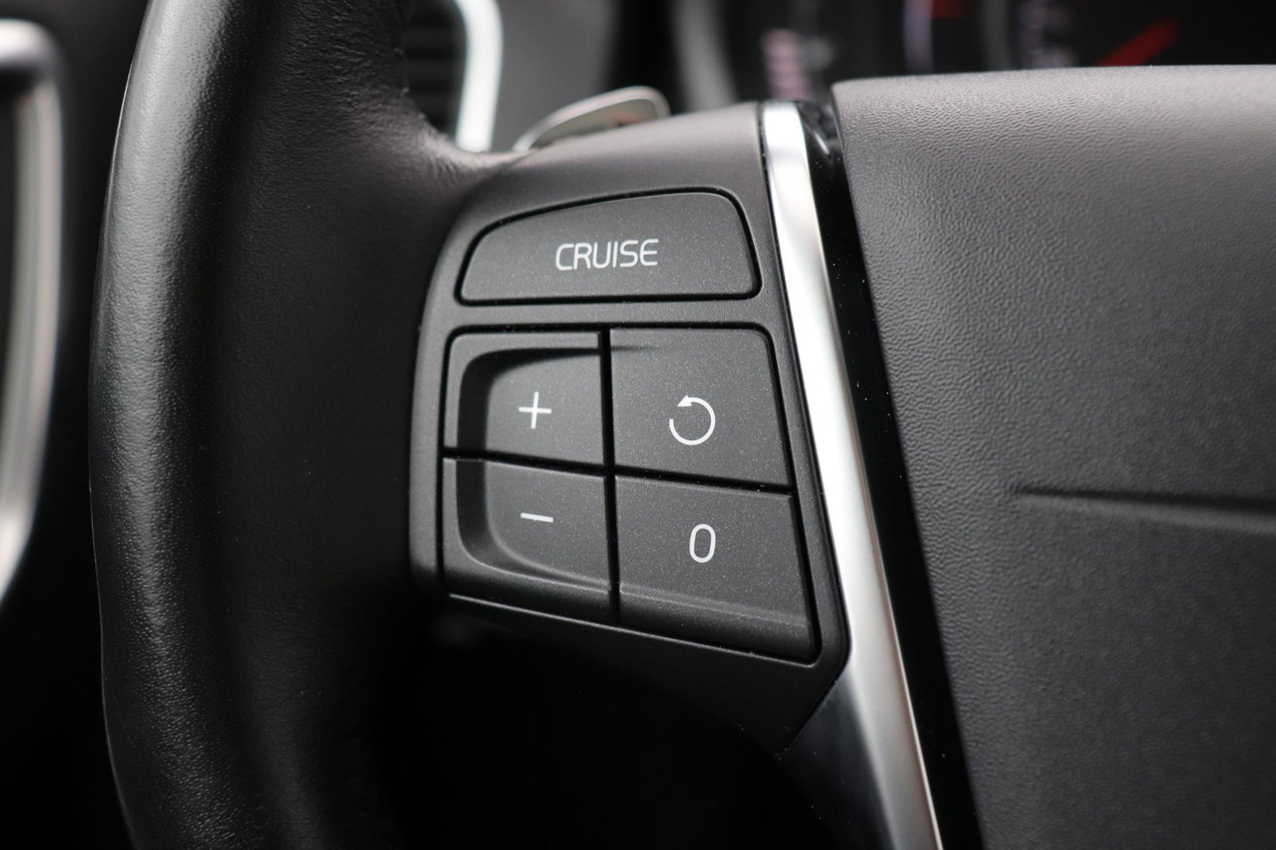 Volvo XC60 2.4 D4 Summum | 5-cilinder | Panoramadak | Trekhaak | Camera | Navigatie | Stoelverwarming | Verwarmde voorruit