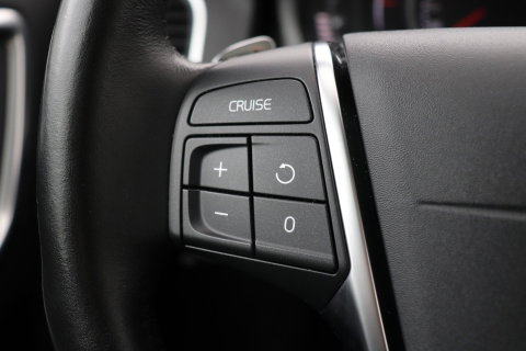 Volvo XC60 2.4 D4 Summum | 5-cilinder | Panoramadak | Trekhaak | Camera | Navigatie | Stoelverwarming | Verwarmde voorruit