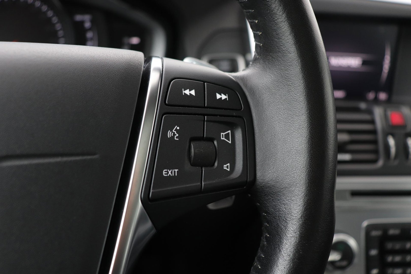 Volvo XC60 2.4 D4 Summum | 5-cilinder | Panoramadak | Trekhaak | Camera | Navigatie | Stoelverwarming | Verwarmde voorruit