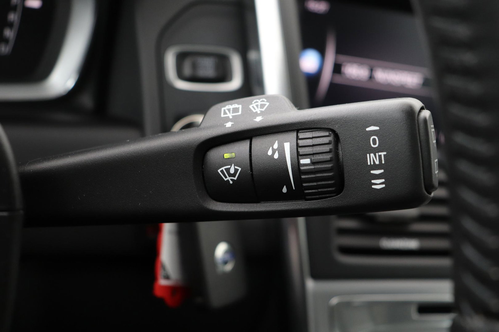 Volvo XC60 2.4 D4 Summum | 5-cilinder | Panoramadak | Trekhaak | Camera | Navigatie | Stoelverwarming | Verwarmde voorruit